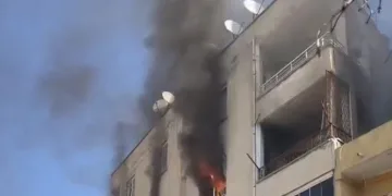 Mersin’de ev alev alev yandı