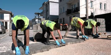 İnegöl Kurşunlu’da cadde ve sokaklar yenileniyor