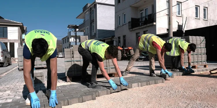 İnegöl Kurşunlu’da cadde ve sokaklar yenileniyor