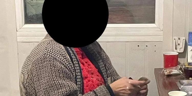 Alzheimer hastası kadın ailesine teslim edildi