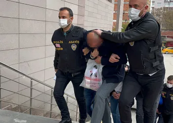Kendilerini siyasetçi olarak tanıtıp 22 kişiyi dolandırdılar