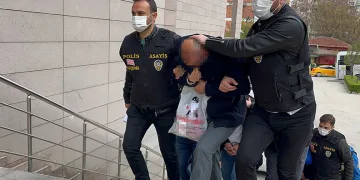 Kendilerini siyasetçi olarak tanıtıp 22 kişiyi dolandırdılar