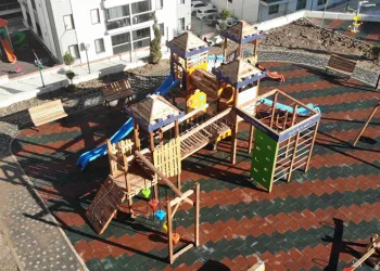 Gemlik’te çocuklar yeni parklarına kavuştu
