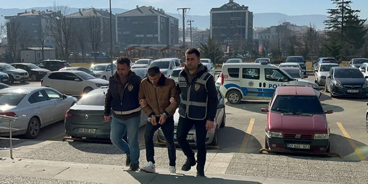 Para biriktiren arkadaşının 60 bin lirasını çaldı