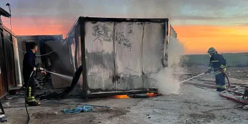 İşçilerin kaldığı konteyner ev alev alev yandı
