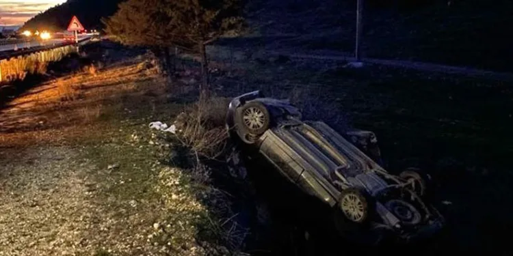 Otomobil takla atıp şarampole girdi