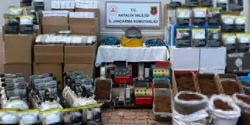 Antalya’da jandarmadan kaçak sigara imalathanesine baskın