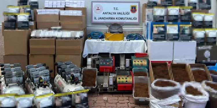 Antalya’da jandarmadan kaçak sigara imalathanesine baskın