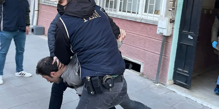 İstanbul Adliyesindeki terör saldırısıyla ilgili propaganda yapan milletvekili adayı gözaltına alındı