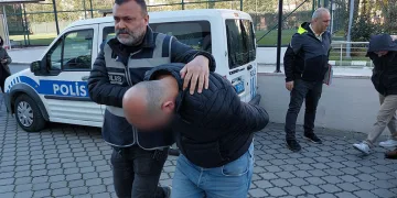 Samsun’da sokak ortasında bir kişiyi bıçakla ağır yaralayan 2 kişi yakalandı