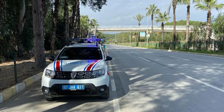 Alanya’da jandarmadan 1 araca trafikten men cezası