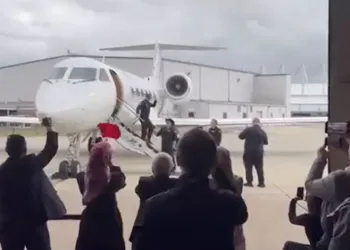 Alper Gezeravcı ailesiyle buluştu