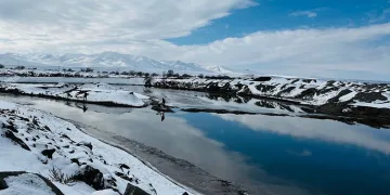 Murat Nehri’nin yüzeyi buz tuttu