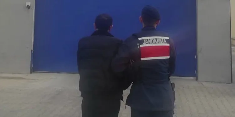 Evin penceresinden kaçarken jandarma yakaladı