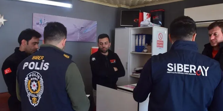 Polisten dolandırıcılara karşı uyarı