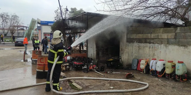 Sobaya yanlışlıkla dökülen benzin iş yerini küle çevirdi