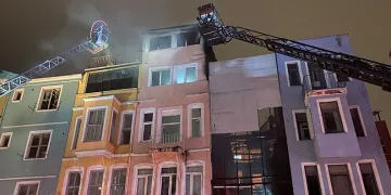 İstanbul’da korkutan yangın: 1 kişi dumandan etkilendi