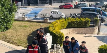 Marmaris’te işyerini silahla basan iki şüpheli tutuklandı
