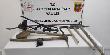 Define avcıları kazıya başlayamadan jandarmaya yakalandı