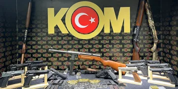İzmir’de ruhsatsız silah operasyonu: 5 gözaltı