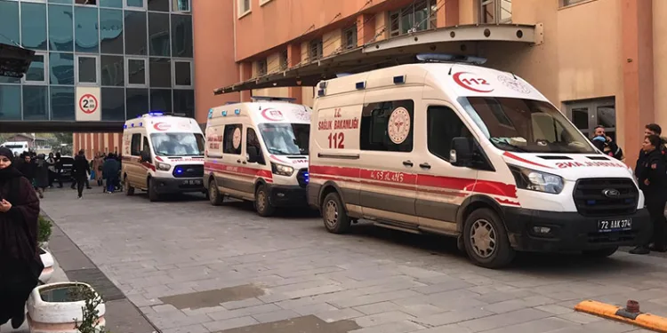 Tekstil işçilerini taşıyan minibüs ile kamyonet çarpıştı: 15 yaralı