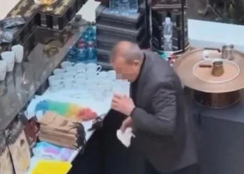Tükürükle fincan temizleyen işletmeci serbest bırakıldı