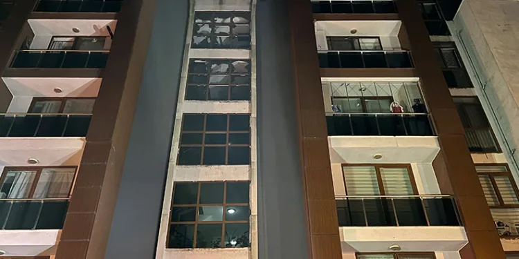 Apartmanın 4. katı alev alev yandı