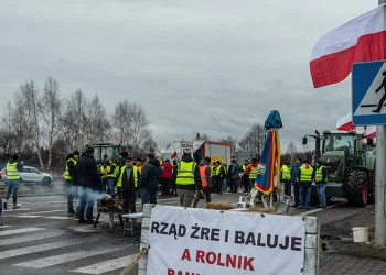 Polonyalı çiftçiler Ukrayna sınırını kapattı
