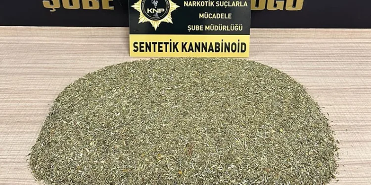 Kütahya’da uyuşturucu bulunan araçtaki 3 kişiden biri tutuklandı