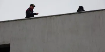 ‘Yevmiyem eksik hesaplandı’ deyip çatıya çıktı