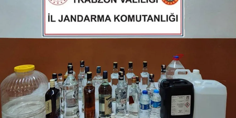 73 yaşında evinde sahte içki imal ederken yakalandı