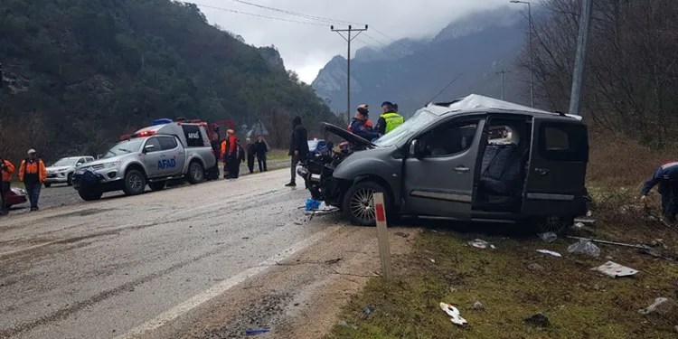 Karabük’te trafik kazası: 1 ölü, 4 yaralı