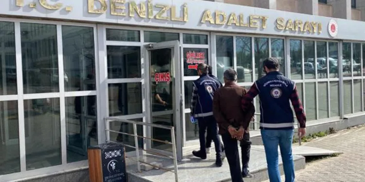 2 insan taciri para aldıkları göçmenlerle birlikte yakalandı