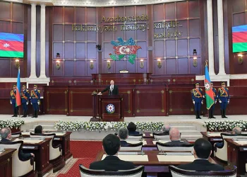 Aliyev yemin ederek görevine başladı