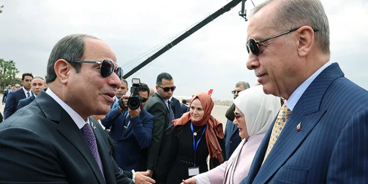 Cumhurbaşkanı Erdoğan’ı 12 yıl sonra Mısır’da Sisi karşıladı