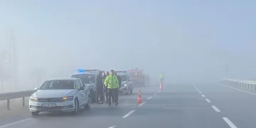 Yoğun sis kazaları beraberinde getirdi