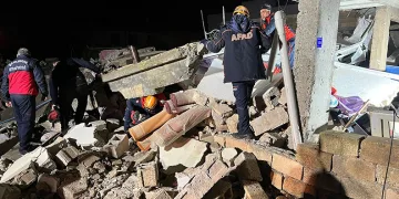 Şanlıurfa’da 2 katlı ev çöktü: 2 ölü, 8 yaralı