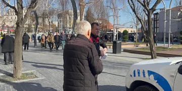 Dolandırılan yaşlı adamı polis bankada buldu