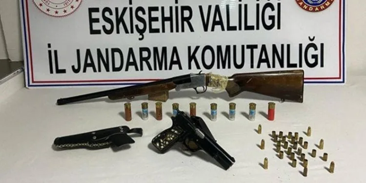 Jandarma operasyonlarında çok sayıda silah ve tarihi eser ele geçirildi
