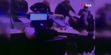 Hasta tartıştığı doktora yumruk attı