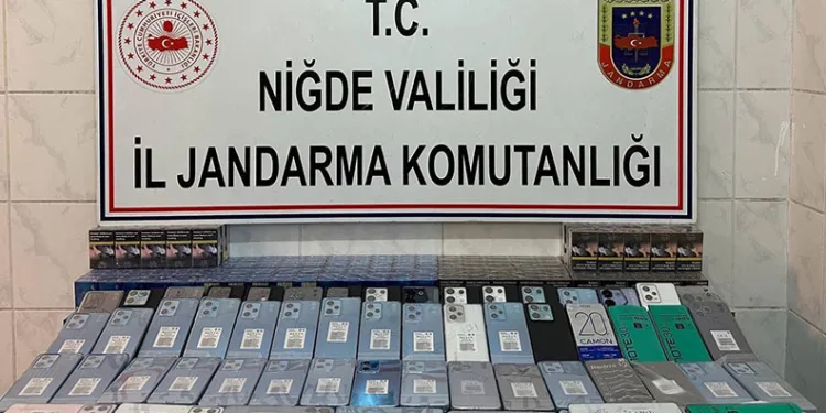Niğde’de 78 adet kaçak cep telefonu yakalandı