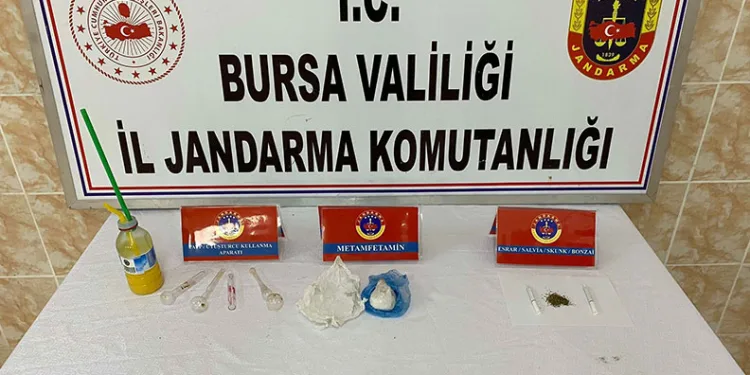 Jandarma uyuşturucu tacirlerine göz açtırmıyor