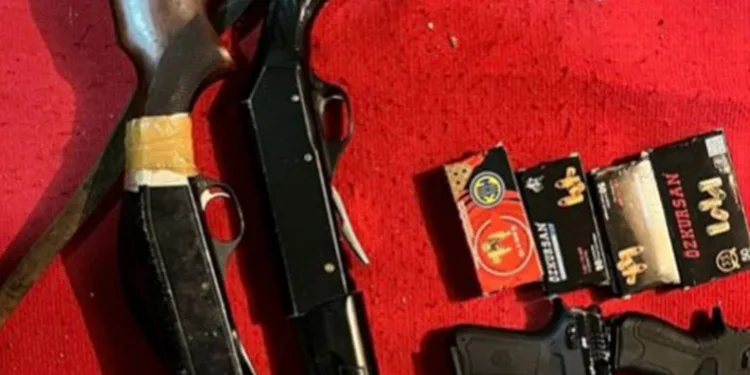 Kırklareli’de bir evde ruhsatsız silahlar ele geçirildi