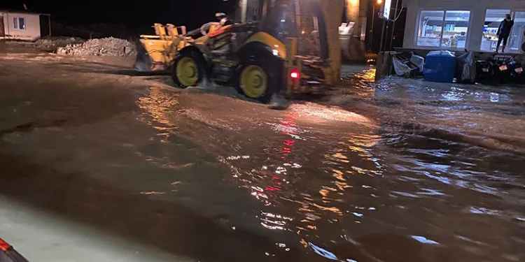 Hatay’da caddeler göle döndü