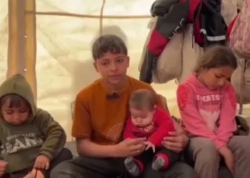 13 yaşındaki çocuk 6 kardeşiyle hayatta kalmaya çalışıyor