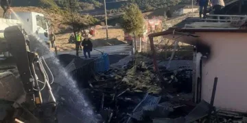 Otları yakmak isterken evini ve otomobilini yaktı