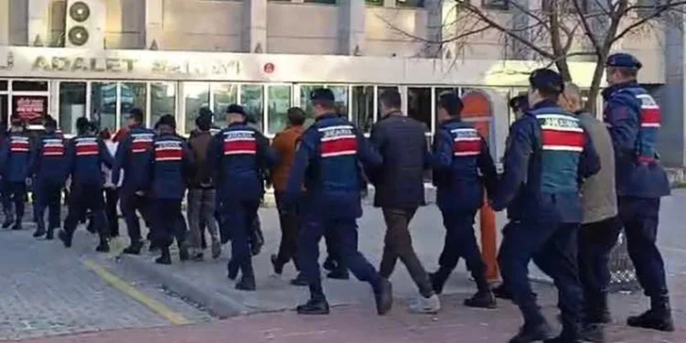 Pansiyondan 43 kaçak göçmen çıktı