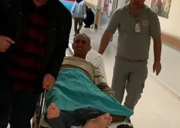 Yol kenarında tuvaletini yapan adam silahla yaralandı