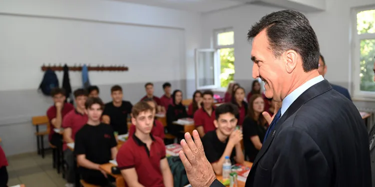 Osmangazi’den emekliye, kadınlara ve öğrencilere tam destek