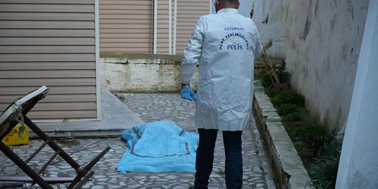 Miras davası gününde apartmandan düşerek hayatını kaybetti